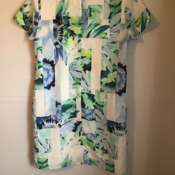 Silky Sheath dress with pockets! Size medium - Picture 4 of 6